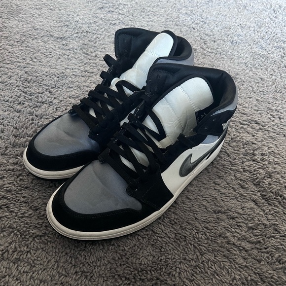 Jordan Other - Air Jordan 1 mid retro